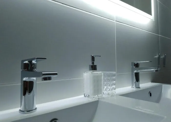 Nowoczesny Dom Z Plaza וילה Brajniki