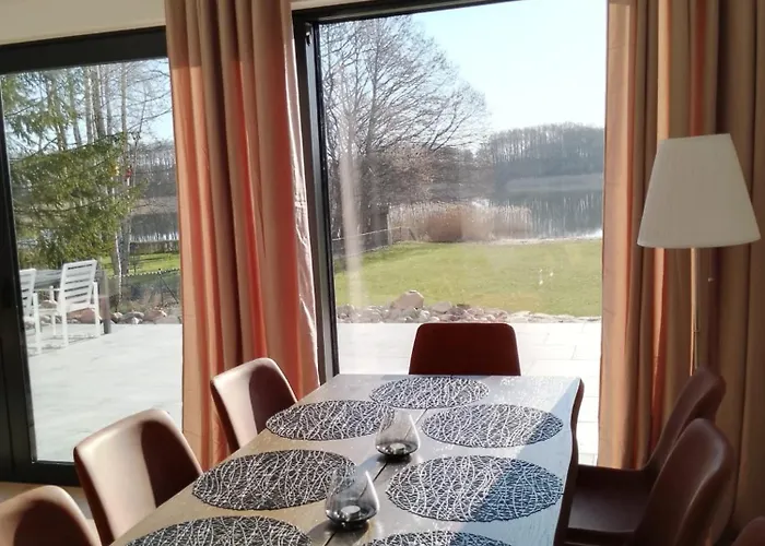 Nowoczesny Dom Z Plaza וילה